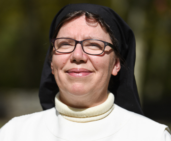 Religieuse dominicaine et médecin, Sr Anne Lécu nous propose de réfléchir sur cette expression souvent utilisé mais peu expliquée : porter du fruit.