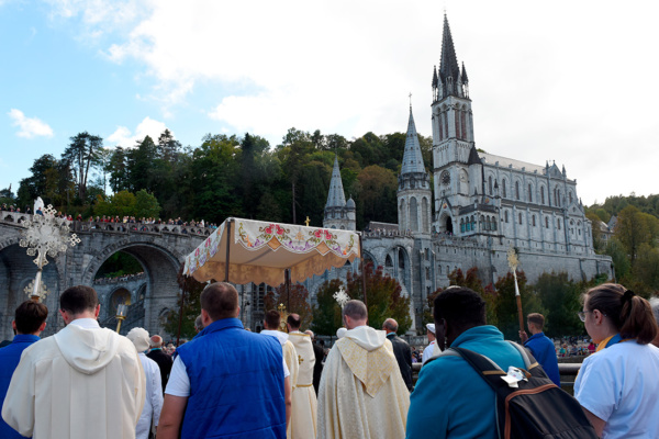 DSC_8895-procession-jeudi