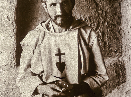 Le PËre Charles de Foucauld (1858-1916) ‡ Tamanrasset (AlgÈrie). Vers 1907.  //
Brother Charles de Foucauld (1858-1916) at Tamanrasset (Algeria). Ca. 1907.