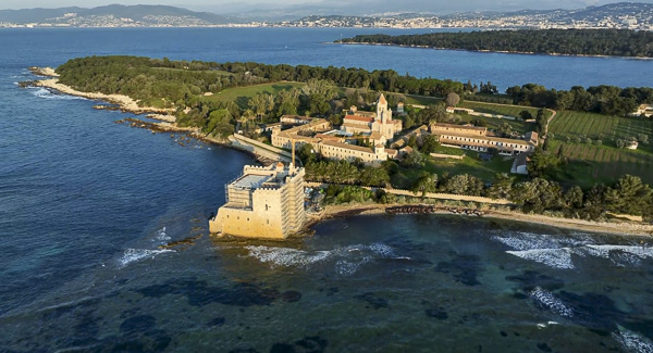 AVEC CEUX QUI SE (RE)CONSTRUISENTLa renaissance des chapelles