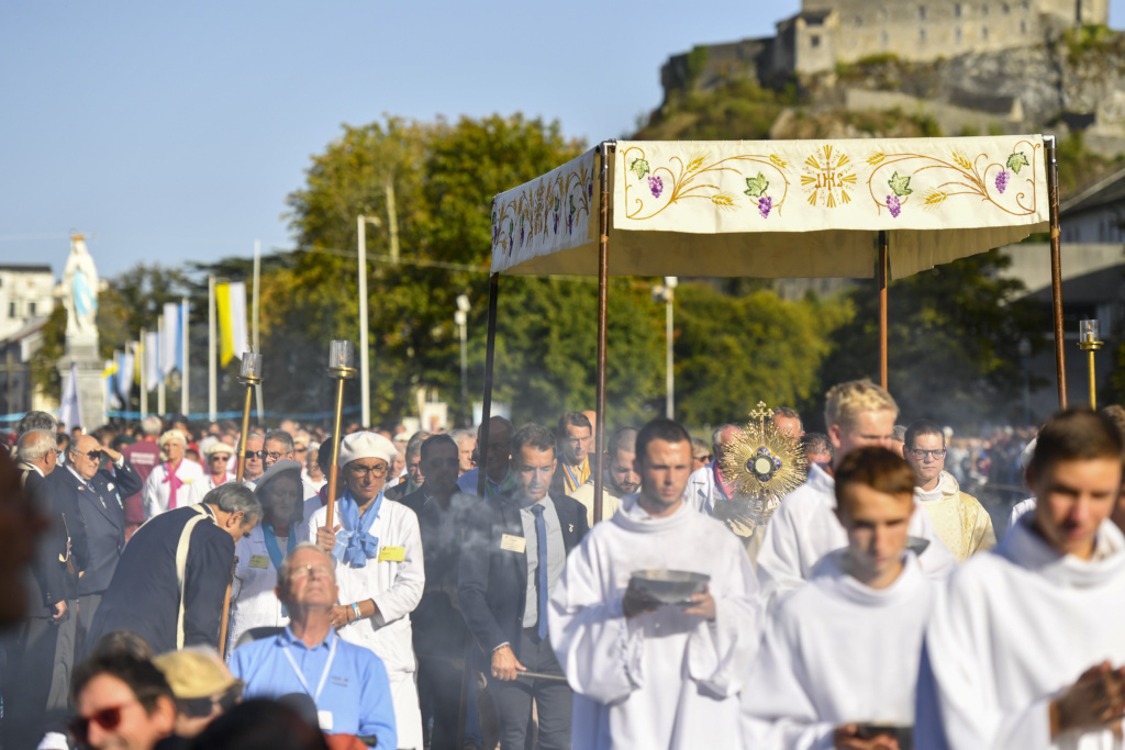 Procession eucharistique du Pèlerinage du Rosaire