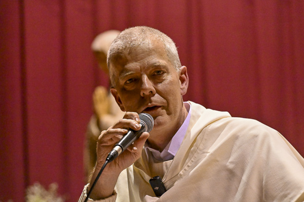 Le frère Olivier de Saint Martin, prédicateur, nous accompagne dans nos déplacements de vie, accompagnés de marcheurs de la Bible