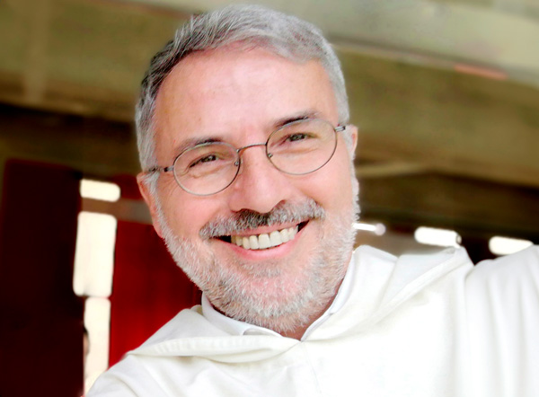 Le frère Xavier Loppinet accompagne les sourds au Rosaire. Il nous éclaire sur leur monde aussi invisible que fascinant.