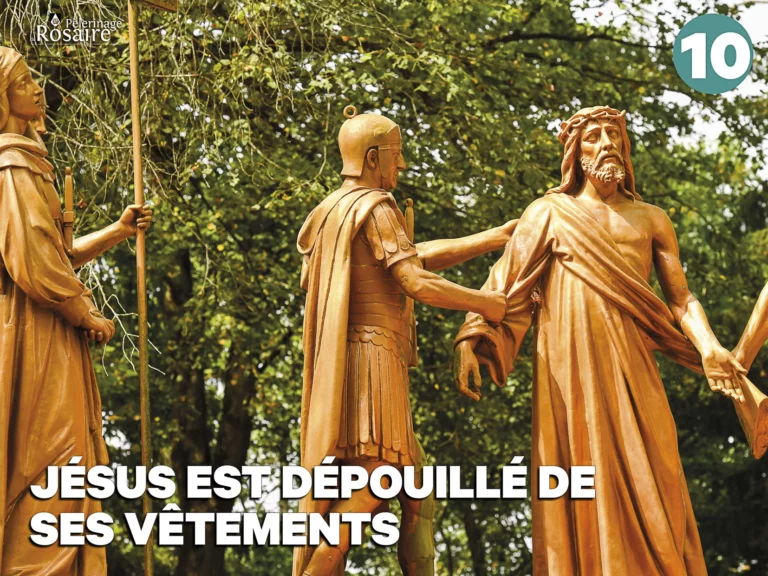 Statue Jésus dépouillé de ses vêtements, chemin de croix.