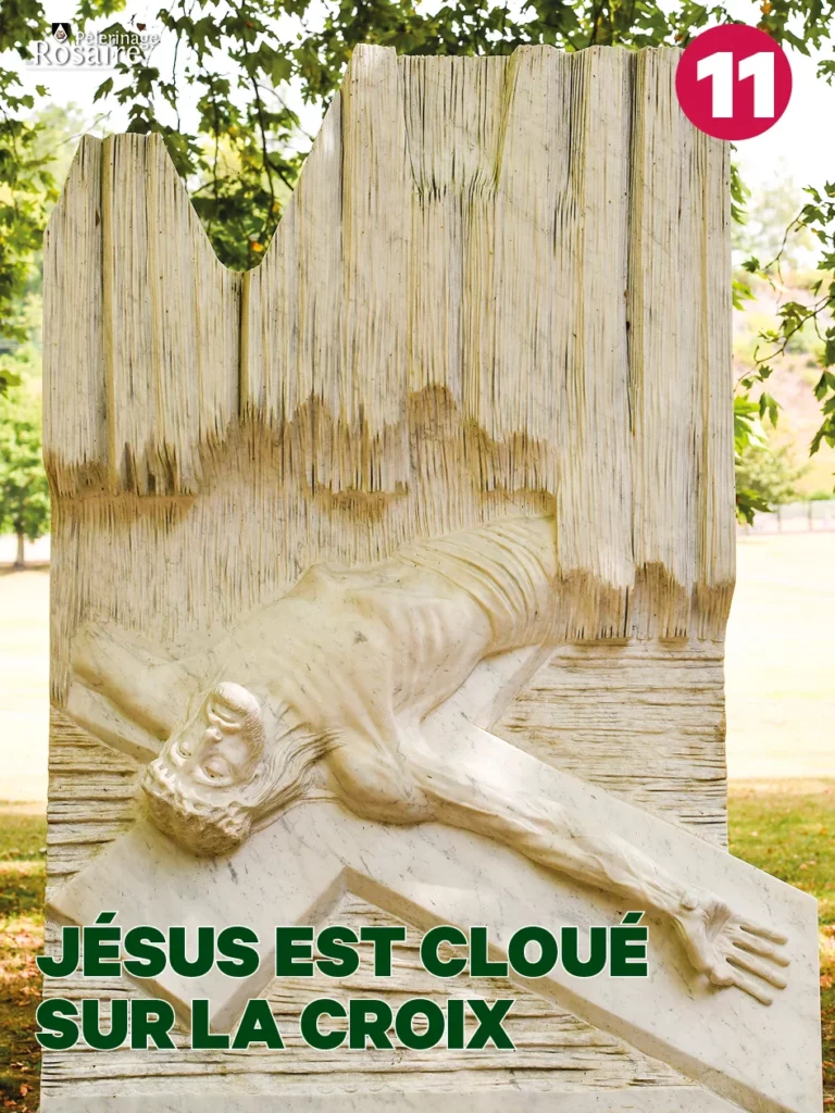 Statue de Jésus crucifié, pèlerinage du Rosaire, station 11