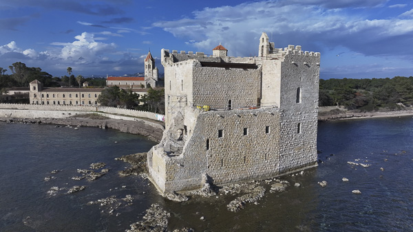 ESPÉRER SUR LE CHEMIN DE LA LUMIÈRELa renaissance des chapelles