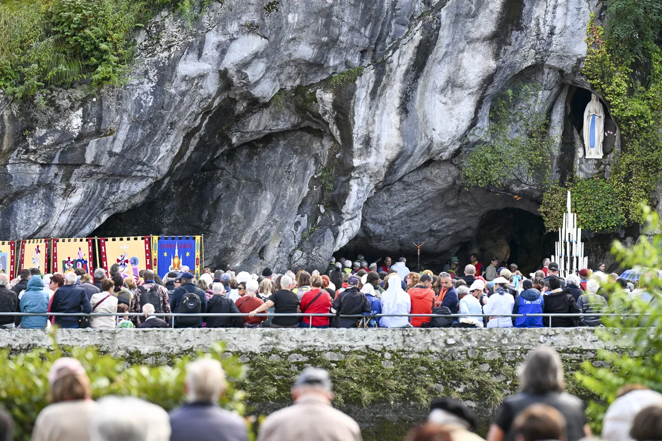 Méditation du chapelet à la Grotte